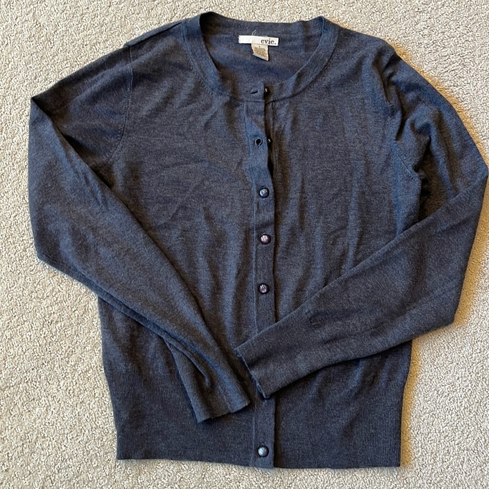 Evie size large gray cardigan. Gray pearl light buttons. Stretch.